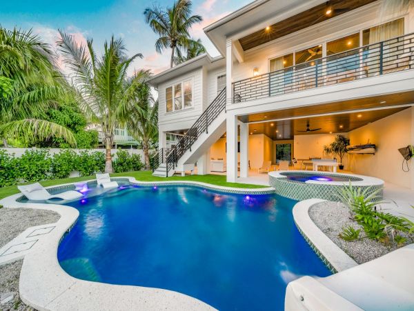 Luxury Waterfront Vacation Home  Siesta Key 4-Bedroom Rental with Pool & Spa