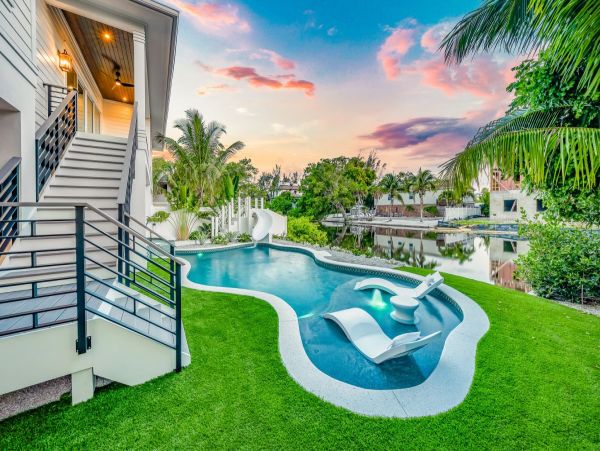 Luxury Waterfront Vacation Home  Siesta Key 4-Bedroom Rental with Pool & Spa