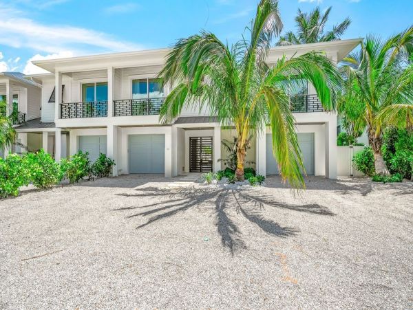 Luxury Waterfront Vacation Home  Siesta Key 4-Bedroom Rental with Pool & Spa
