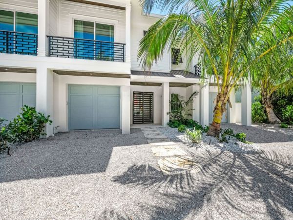 Luxury Waterfront Vacation Home  Siesta Key 4-Bedroom Rental with Pool & Spa