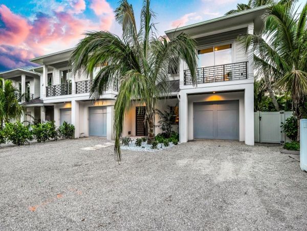 Luxury Waterfront Vacation Home  Siesta Key 4-Bedroom Rental with Pool & Spa