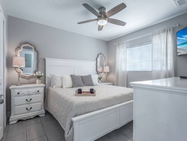 Siesta Key Lovely 2 Bedroom Condo Walk to Beach
