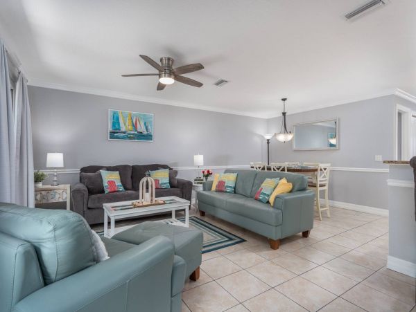 Siesta Key Lovely 2 Bedroom Condo Walk to Beach