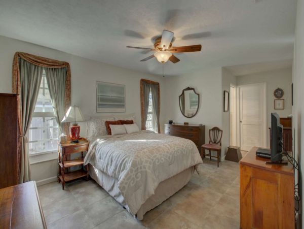 Sarasota Pool Vacation Home Short Drive to Beaches