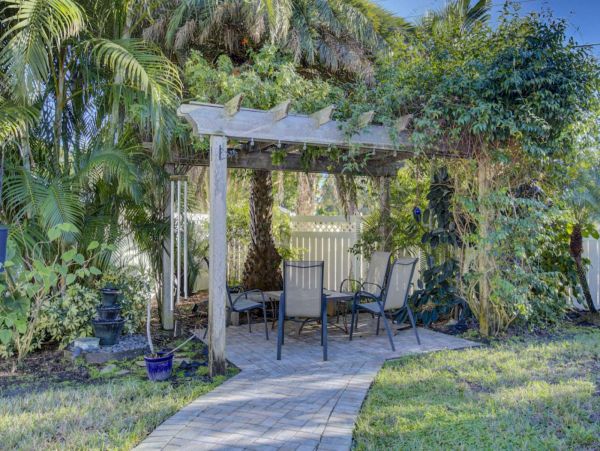 Sarasota Pool Vacation Home Short Drive to Beaches