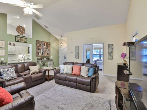 Country Oaks Vacation home with pool and spa