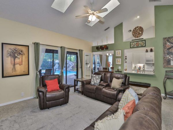 Country Oaks Vacation home with pool and spa