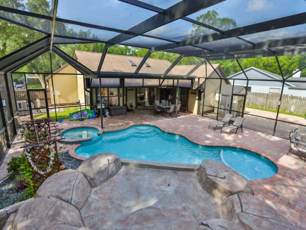 Country Oaks Vacation home with pool and spa