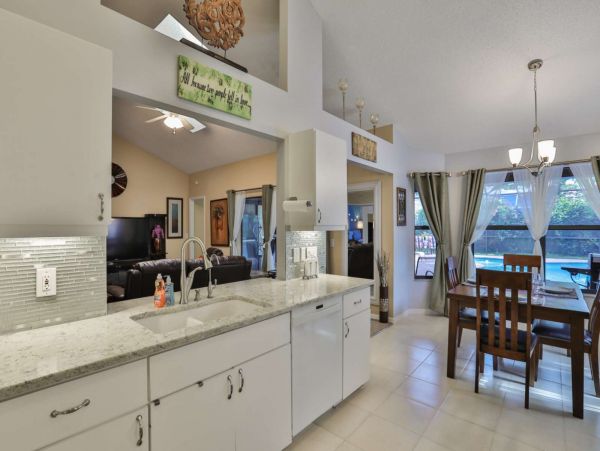 Country Oaks Vacation home with pool and spa