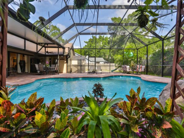 Country Oaks Vacation home with pool and spa