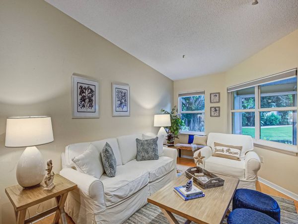 Luxury Condo Short Walk to SK Beach 2 Pools Tennis Fitness