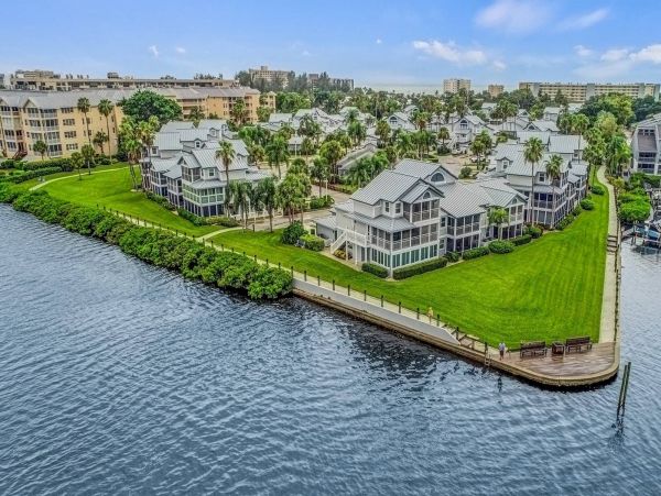 Luxury Condo Short Walk to SK Beach 2 Pools Tennis Fitness