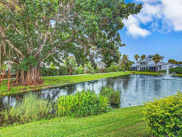 Luxury Condo Short Walk to SK Beach 2 Pools Tennis Fitness