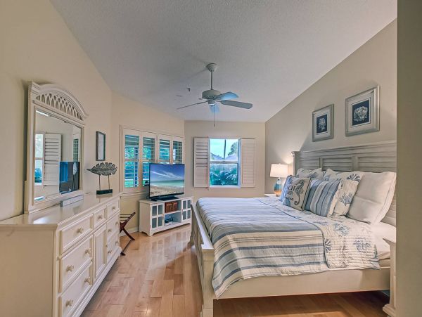 Luxury Condo Short Walk to SK Beach 2 Pools Tennis Fitness