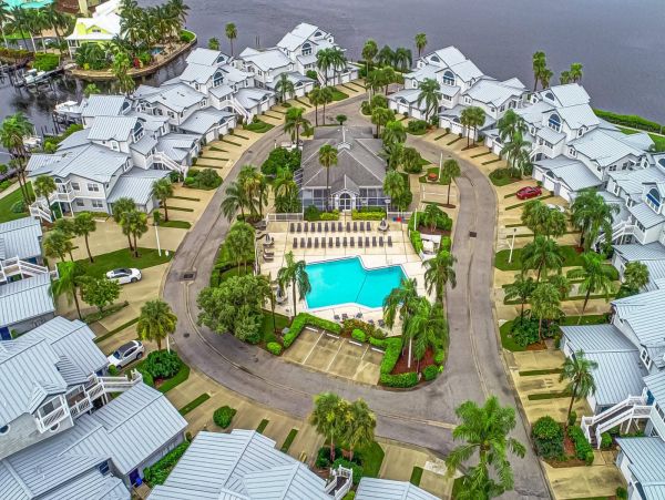 Luxury Condo Short Walk to SK Beach 2 Pools Tennis Fitness