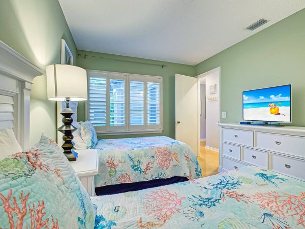 Luxury Condo Short Walk to SK Beach 2 Pools Tennis Fitness
