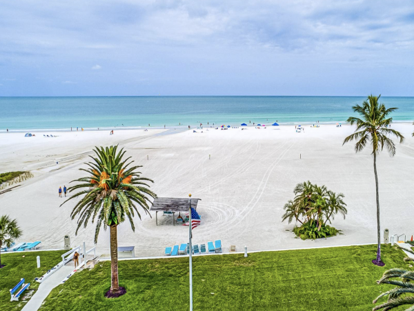 Siesta Key Beach Awaits