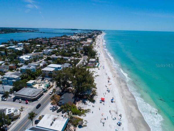 Siesta Key Beach Awaits