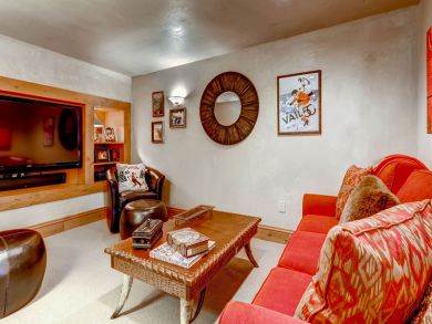 Beaver Creek 3 Bedroom + Den Townhome Sleeps 8 Walk to Lift