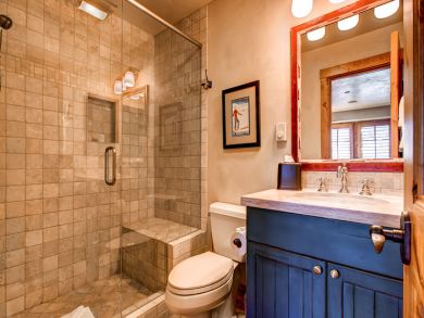 Beaver Creek 3 Bedroom + Den Townhome Sleeps 8 Walk to Lift