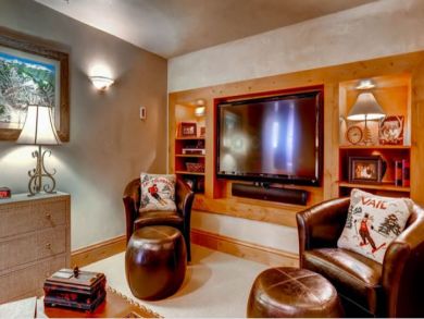 Beaver Creek 3 Bedroom + Den Townhome Sleeps 8 Walk to Lift