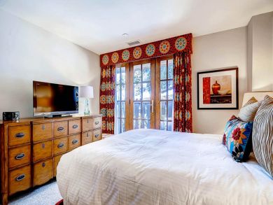 Luxury Three Bedroom Ski Villa in Avon Shuttle to Lift
