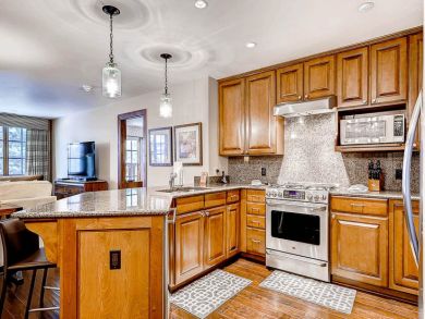 Luxury Three Bedroom Ski Villa in Avon Shuttle to Lift