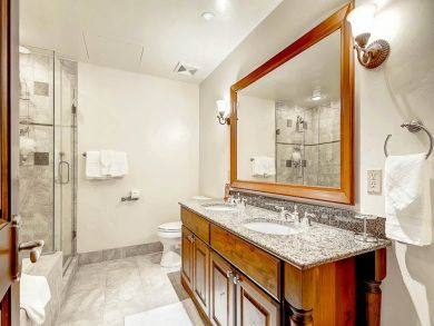 Luxury Three Bedroom Ski Villa in Avon Shuttle to Lift