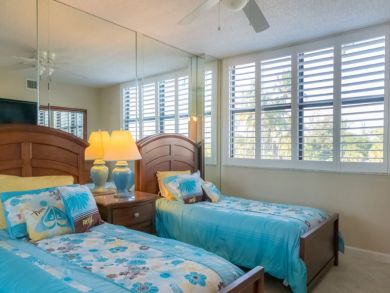 Siesta Key Vacation Condo Sleeps Six Guests