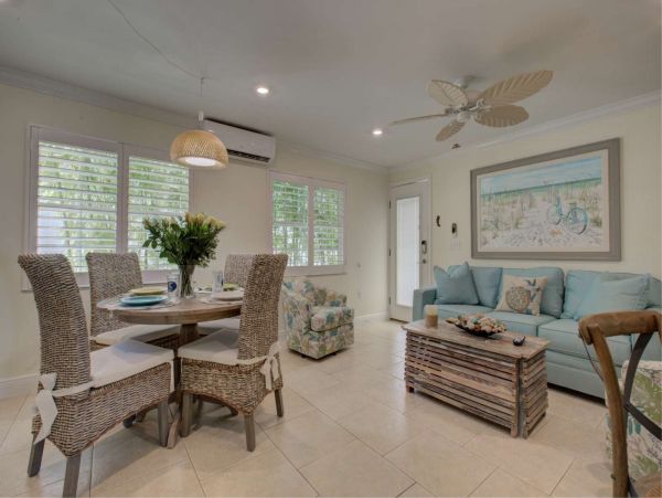 Siesta Key Vacation Condo One Bedroom Walk to Beach Sleeps 4