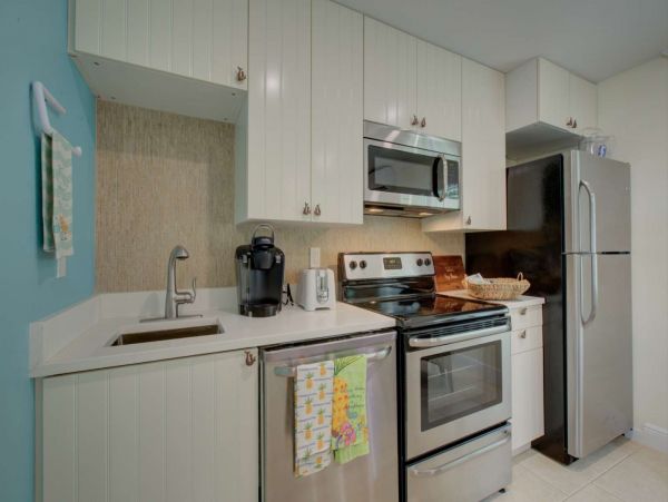 Siesta Key Vacation Condo One Bedroom Walk to Beach Sleeps 4