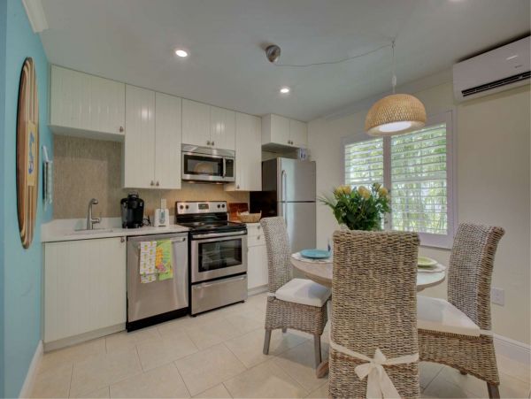 Siesta Key Vacation Condo One Bedroom Walk to Beach Sleeps 4