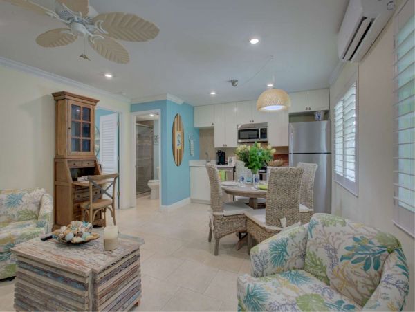 Siesta Key Vacation Condo One Bedroom Walk to Beach Sleeps 4