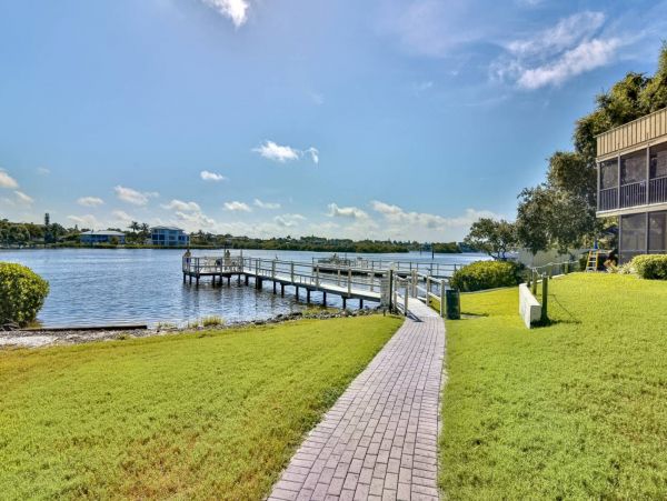 Siesta Key Vacation Condo Walk or Bike to Beach