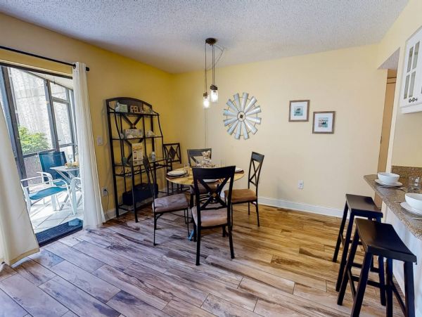 Siesta Key Vacation Condo Walk or Bike to Beach