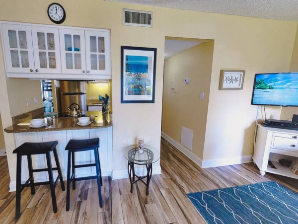 Siesta Key Vacation Condo Walk or Bike to Beach