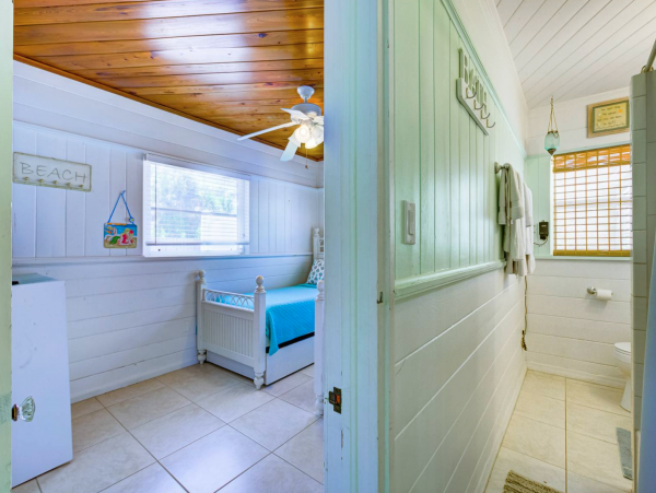 Three Bedroom Home With Pool and Tiki Bar Close to Beach