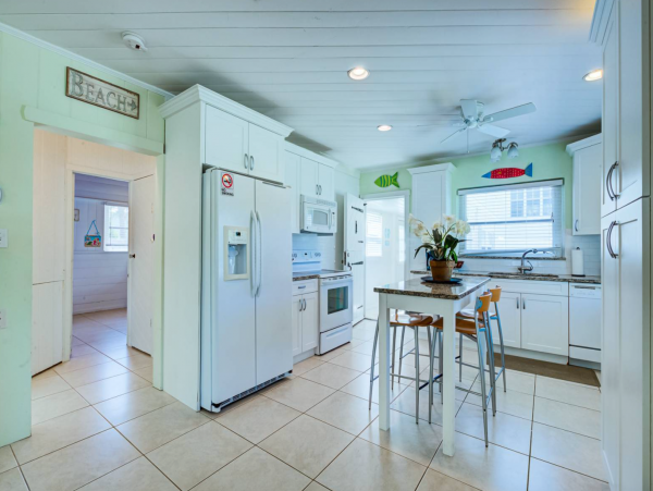 Three Bedroom Home With Pool and Tiki Bar Close to Beach