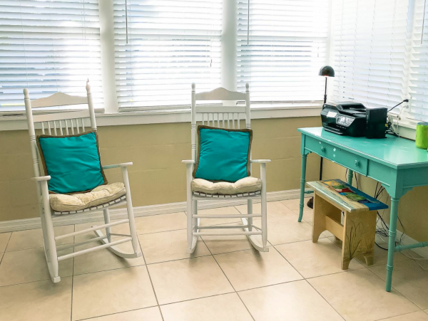 Three Bedroom Home With Pool and Tiki Bar Close to Beach