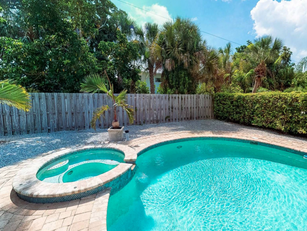 Three Bedroom Home With Pool and Tiki Bar Close to Beach
