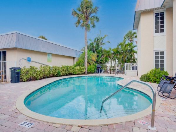 Charming Vacation Condo In The Heart Of Siesta Key 6 Guests