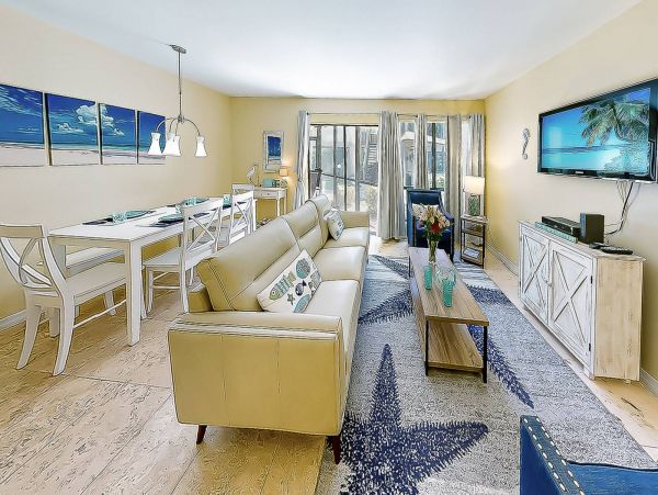 Siesta Key 2 Bedroom Condo Short Walk to Beach