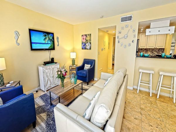 Siesta Key 2 Bedroom Condo Short Walk to Beach
