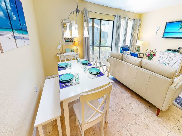 Siesta Key 2 Bedroom Condo Short Walk to Beach