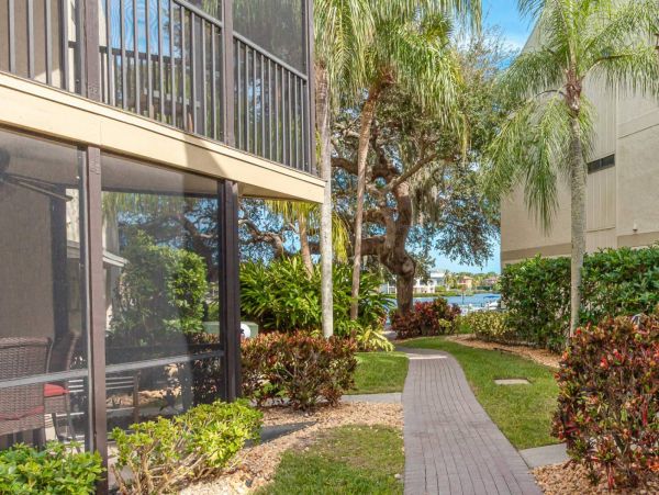 Siesta Key 2 Bedroom Condo Short Walk to Beach