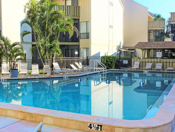 Siesta Key 2 Bedroom Condo Short Walk to Beach