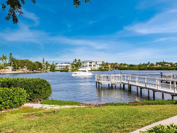 Siesta Key 2 Bedroom Condo Short Walk to Beach