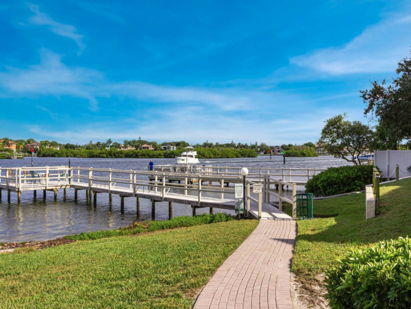 Siesta Key 2 Bedroom Condo Short Walk to Beach