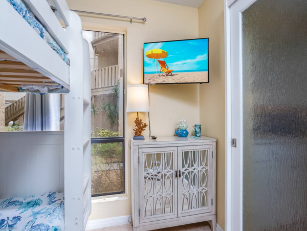 Siesta Key 2 Bedroom Condo Short Walk to Beach