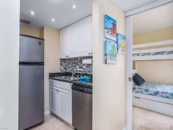 Siesta Key 2 Bedroom Condo Short Walk to Beach